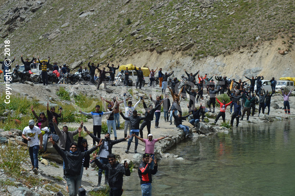 In leh ladakh bike trip people enjoing